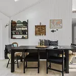4 Bedroom In *