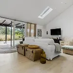 4 Bedroom In *