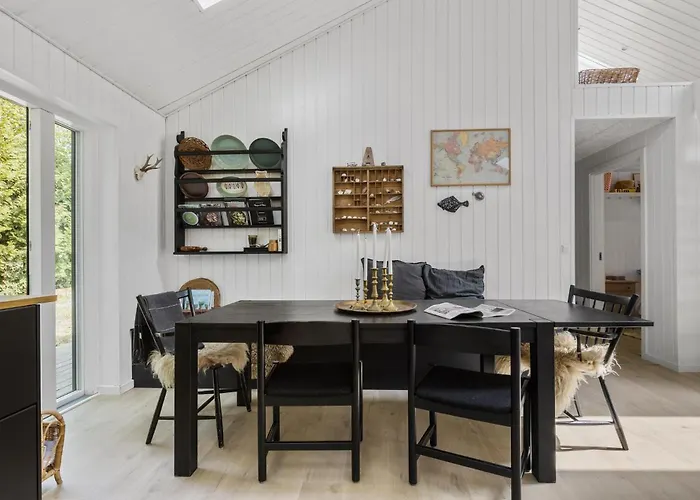 4 Bedroom In *