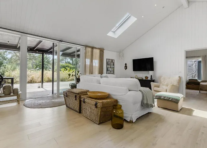 4 Bedroom In *